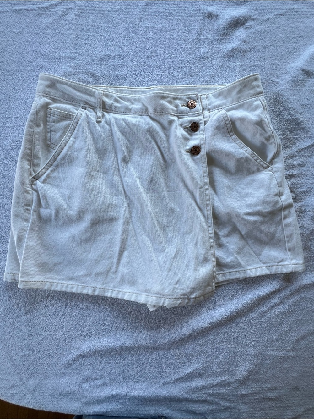 GAP White Button-Front Skort with Front Pockets
